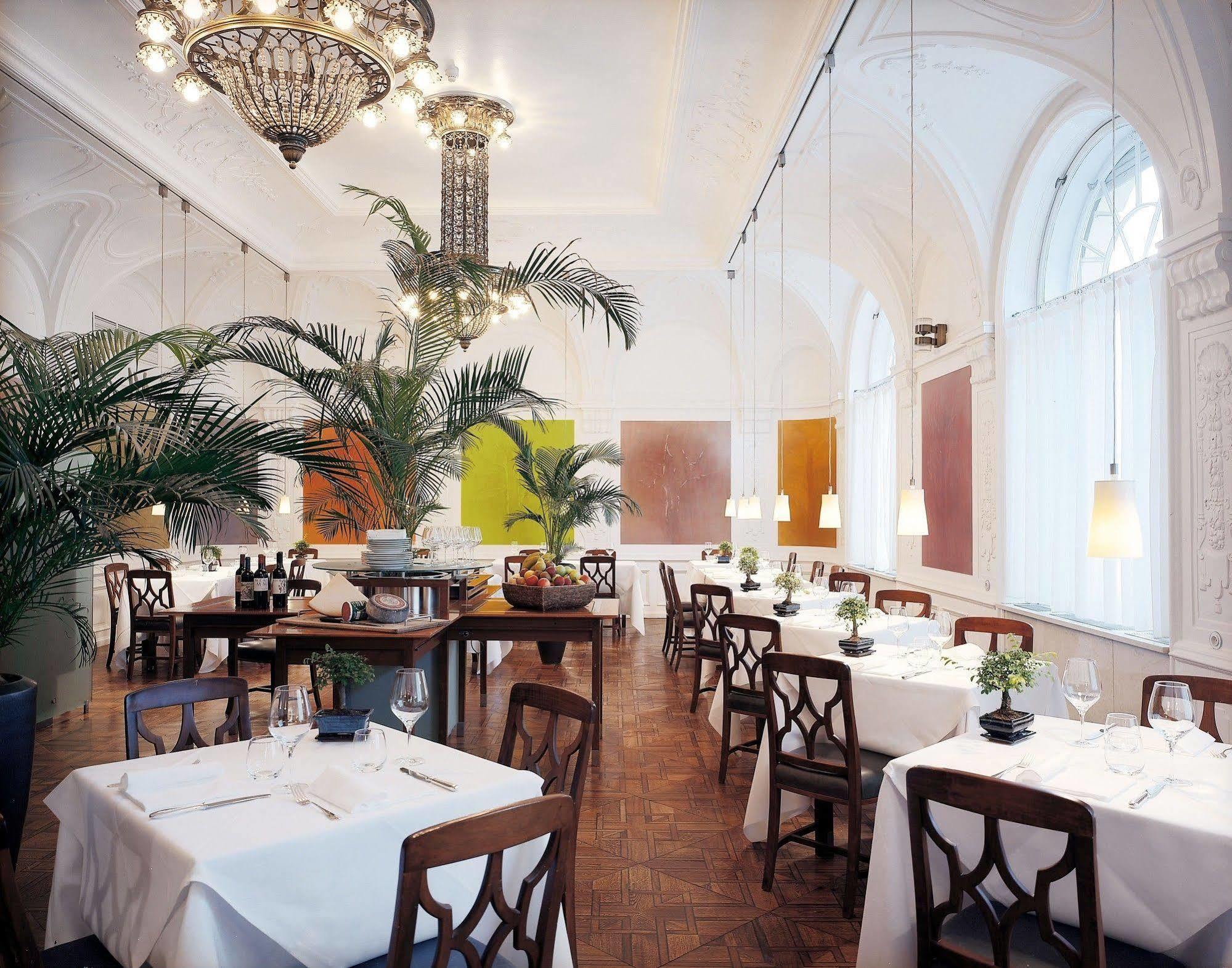 Hotel Greif, A Member Of Design Hotels Больцано Екстер'єр фото